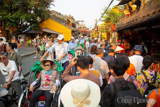 quang nam don 233000 luot khach thu ve 600 ty dong tu du lich trong dip le 304 va 15