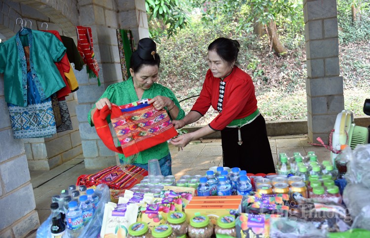 Trải nghiệm “Sắc màu phiên chợ non nước Cao Bằng