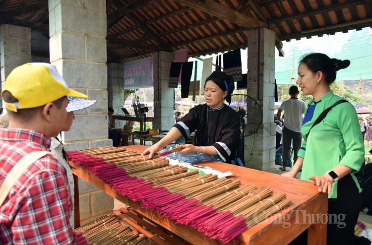 Trải nghiệm “Sắc màu phiên chợ non nước Cao Bằng