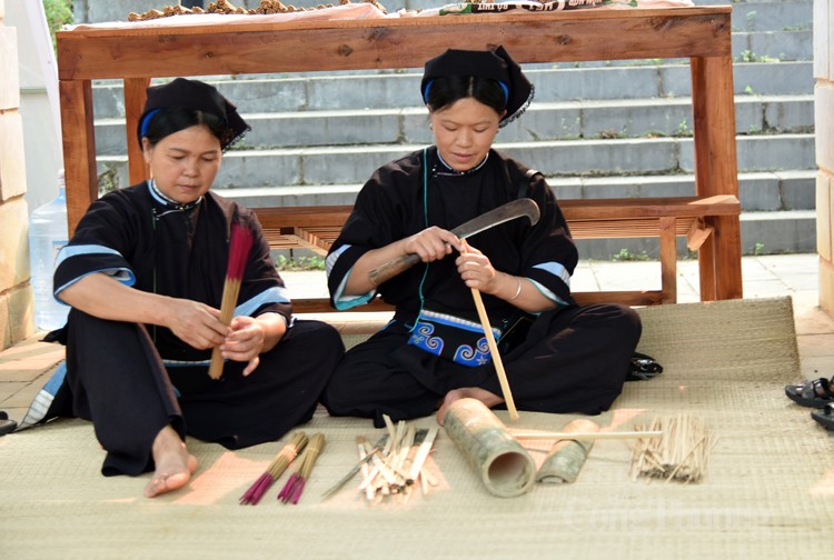 Trải nghiệm “Sắc màu phiên chợ non nước Cao Bằng