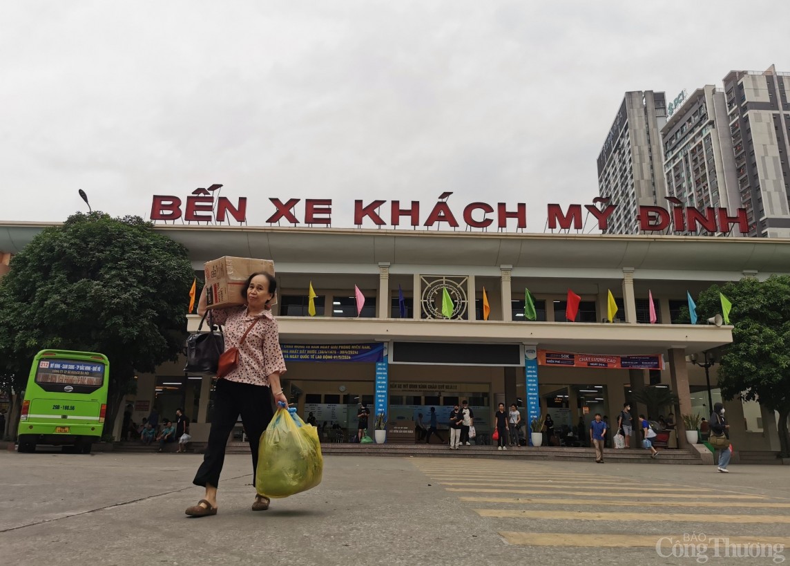 Người dân đội quà quê, ùn ùn trở lại Hà Nội Người dân đội quà quê, ùn ùn trở lại Hà Nội