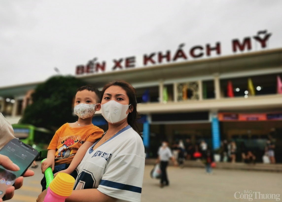 Người dân đội quà quê, ùn ùn trở lại Hà Nội Người dân đội quà quê, ùn ùn trở lại Hà Nội