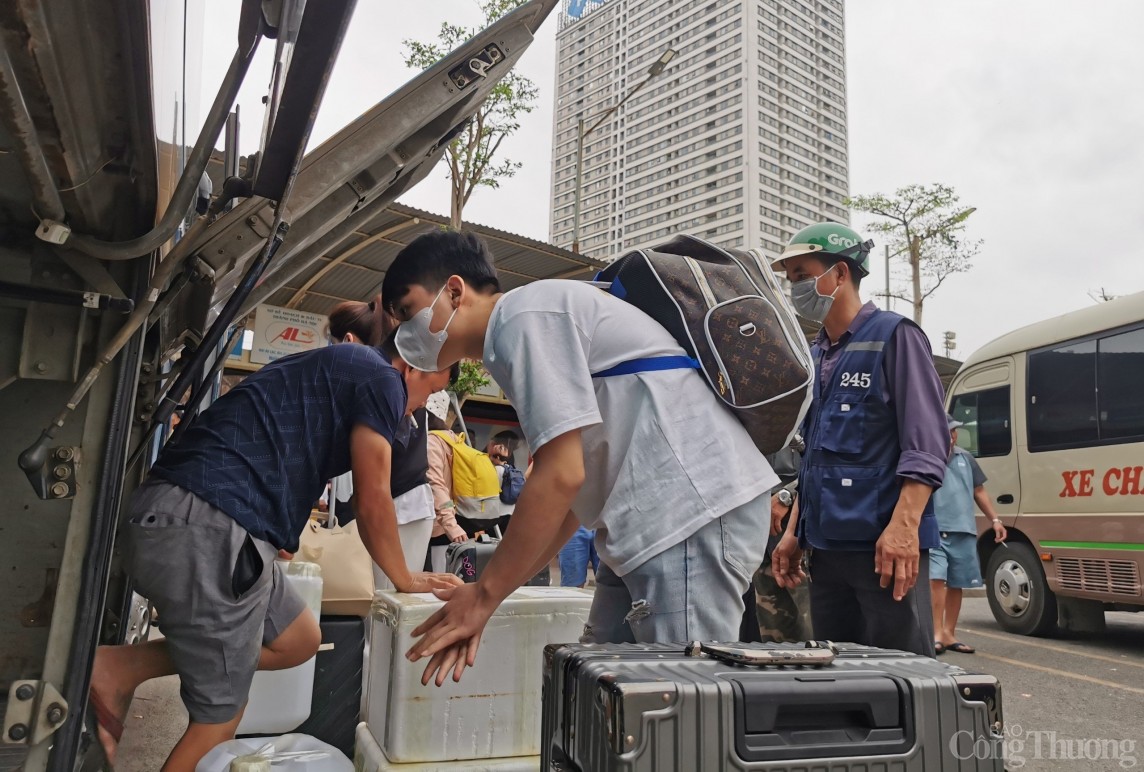 Người dân đội quà quê, ùn ùn trở lại Hà Nội Người dân đội quà quê, ùn ùn trở lại Hà Nội
