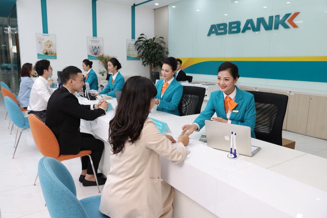 ABBANK thành công gây quỹ 50.000 cây gỗ lớn cho các gia đình khó khăn tại Quảng Bình