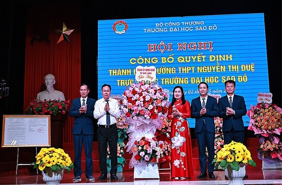 Công bố quyết định công nhận Hiệu trưởng Trường Đại học Sao Đỏ