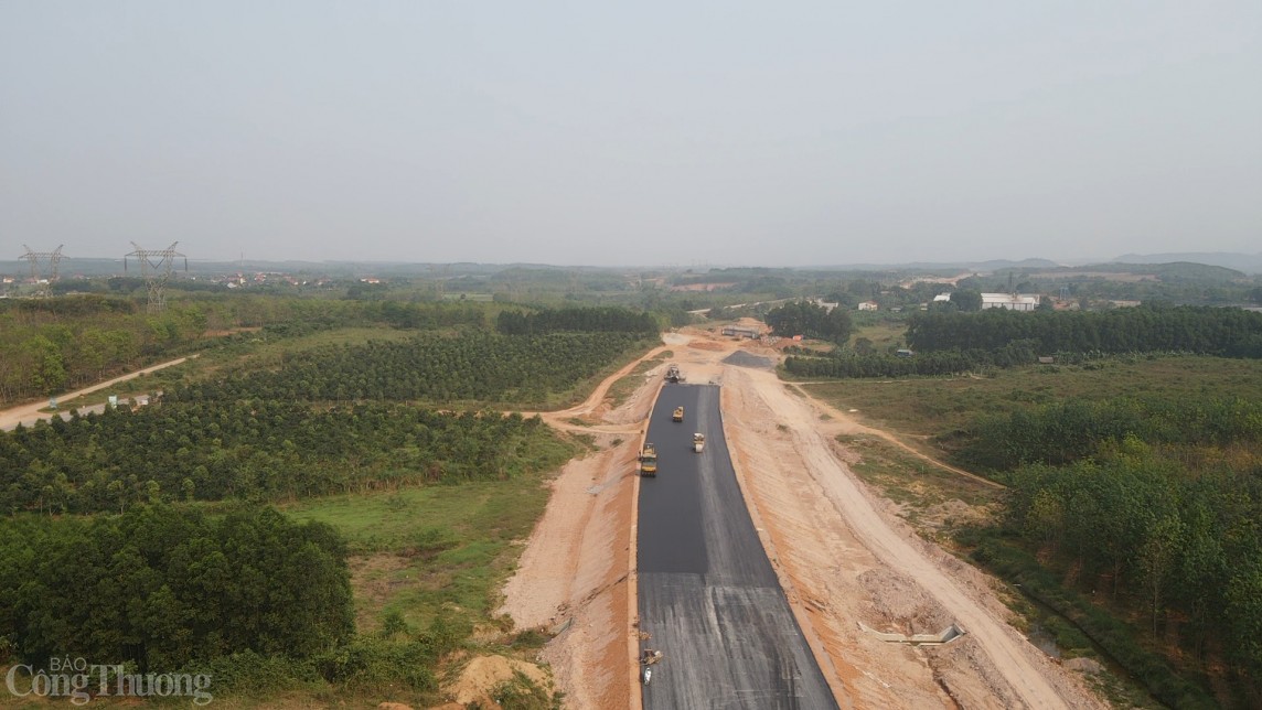 Cao tốc Cam Lộ - Vạn Ninh: Quảng Trị chỉ đạo khẩn về công tác bàn giao mặt bằng