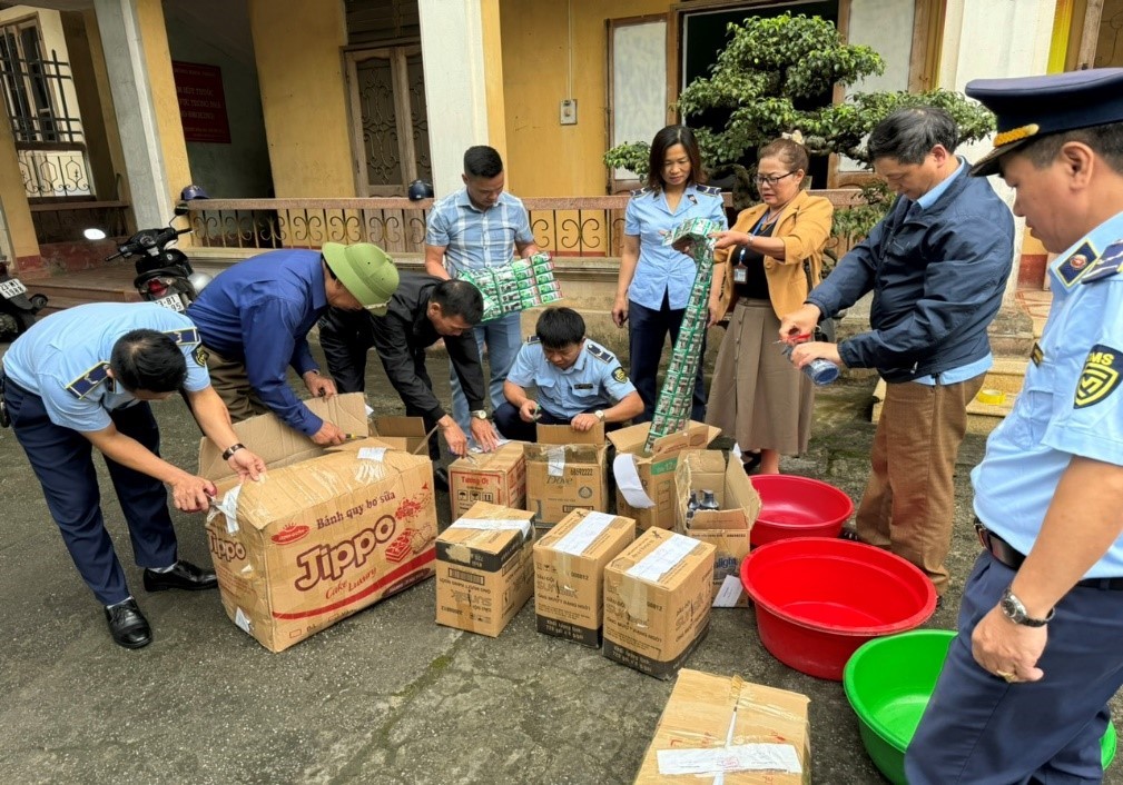 Hà Giang: Tiêu hủy hơn 5.000 sản phẩm hàng hóa giả mạo nhãn hiệu Omo, Sunsilk, Claer, Dove