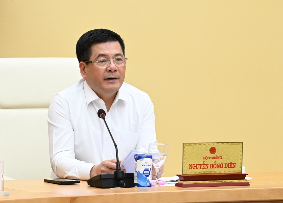 Chùm ảnh: Bộ trưởng Nguyễn Hồng Diên chủ trì Hội thảo tham vấn về phát triển điện mặt trời mái nhà Chùm ảnh: Bộ trưởng Nguyễn Hồng Diên chủ trì Hội thảo tham vấn về phát triển điện mặt trời mái nhà