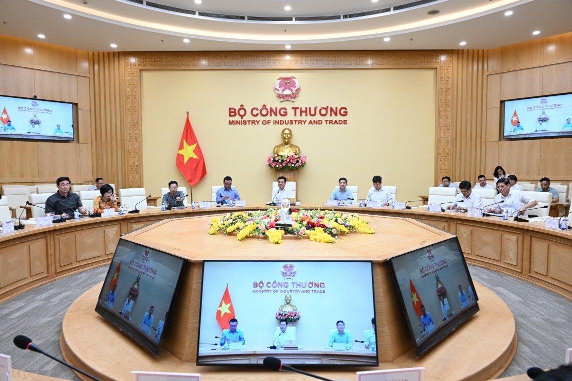 Chùm ảnh: Bộ trưởng Nguyễn Hồng Diên chủ trì Hội thảo tham vấn về phát triển điện mặt trời mái nhà Chùm ảnh: Bộ trưởng Nguyễn Hồng Diên chủ trì Hội thảo tham vấn về phát triển điện mặt trời mái nhà