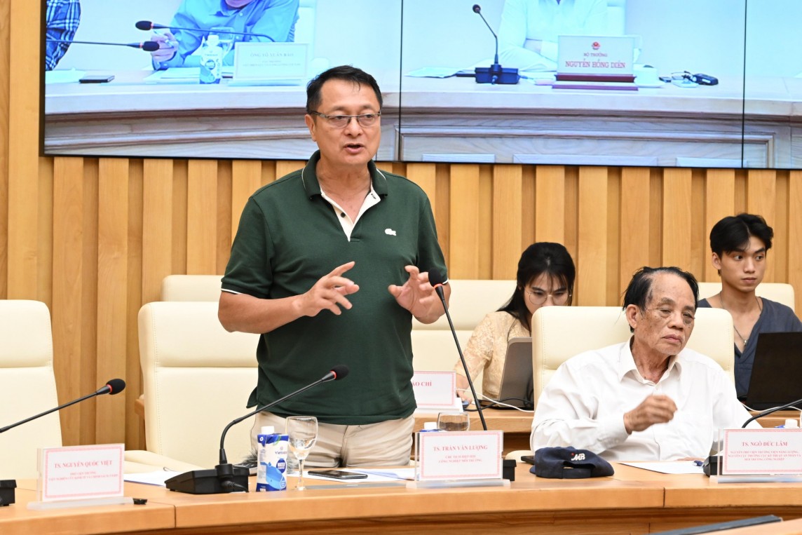 Chùm ảnh: Bộ trưởng Nguyễn Hồng Diên chủ trì Hội thảo tham vấn về phát triển điện mặt trời mái nhà Chùm ảnh: Bộ trưởng Nguyễn Hồng Diên chủ trì Hội thảo tham vấn về phát triển điện mặt trời mái nhà