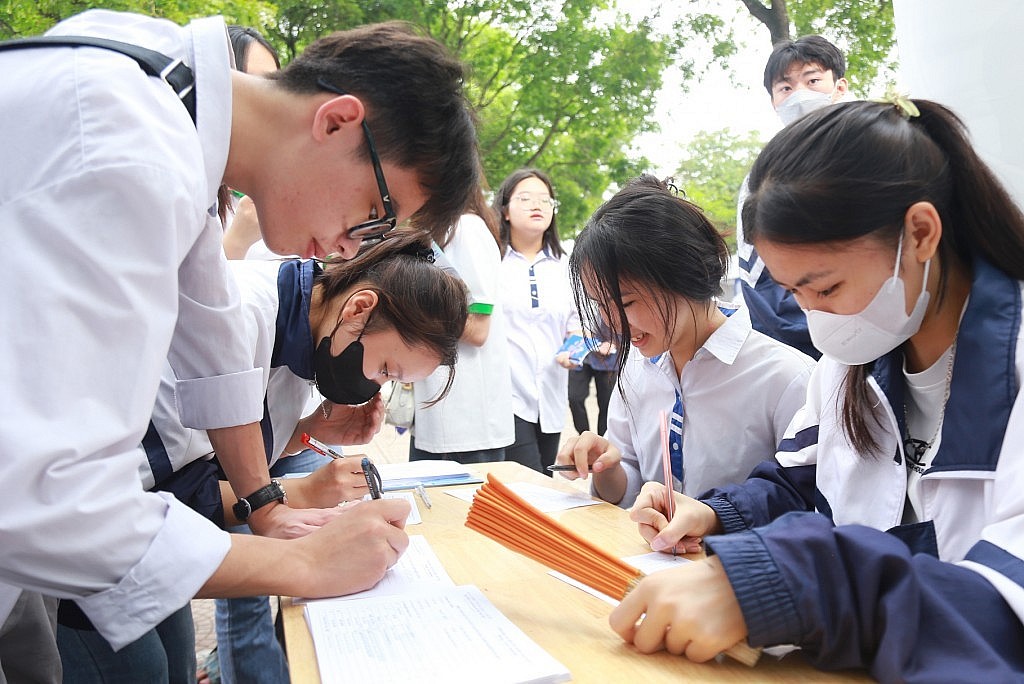 Hơn 1.000 học sinh tham gia chương trình “Đối thoại tư vấn hướng nghiệp về khối ngành sức khoẻ - ngôn ngữ”