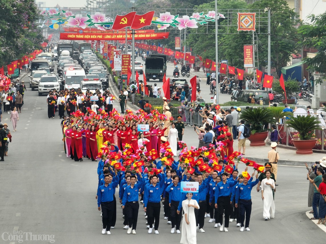 Vạn quân hùng cùng pháo, trực thăng tổng duyệt trước ngày kỷ niệm Chiến thắng Điện Biên Phủ