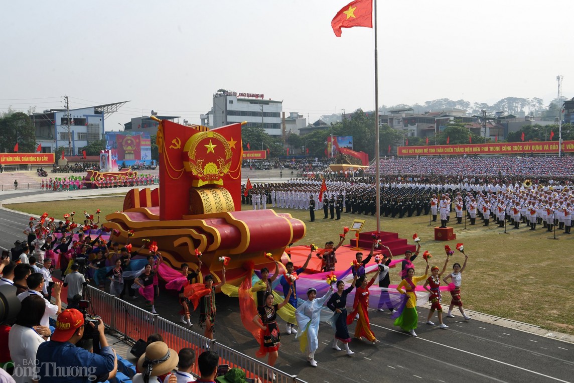 Vạn quân hùng cùng pháo, trực thăng tổng duyệt trước ngày kỷ niệm Chiến thắng Điện Biên Phủ