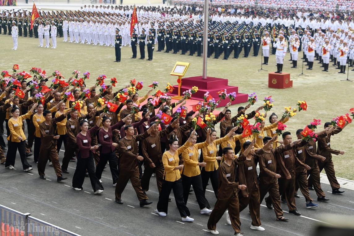 Vạn quân hùng cùng pháo, trực thăng tổng duyệt trước ngày kỷ niệm Chiến thắng Điện Biên Phủ