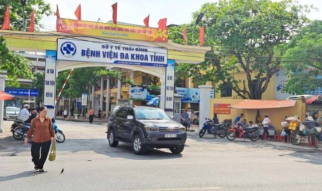 Thái Bình: Nhiều người nhập viện, 1 người tử vong sau bữa cỗ tiết canh dê