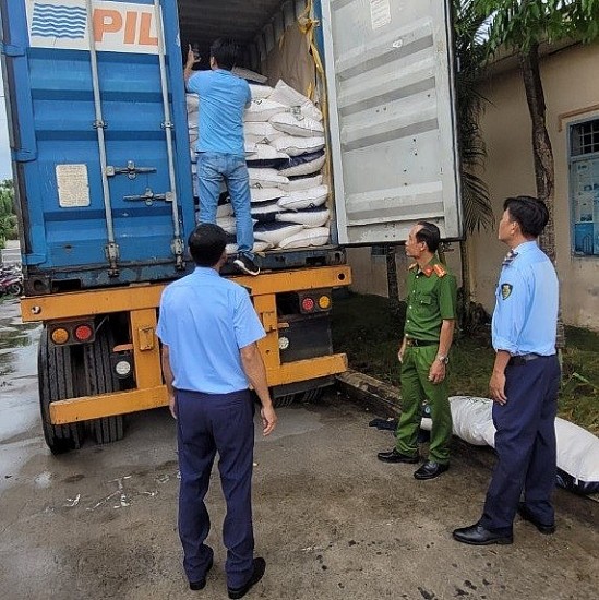 Hậu Giang: Phát hiện vụ vận chuyển đường cát vi phạm trị giá hơn 1 tỷ đồng