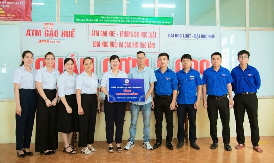 pc thua thien hue ung ho kinh phi cho quan com 5000