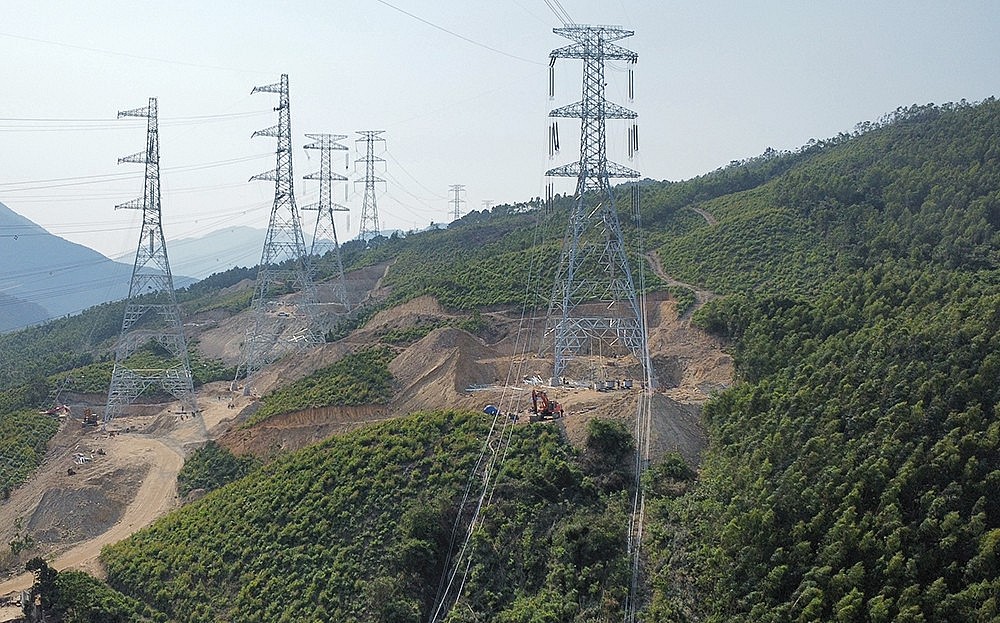 Tháng 5, EVN tập trung cho đường dây 500kV mạch 3 và dự án truyền tải nhập khẩu điện