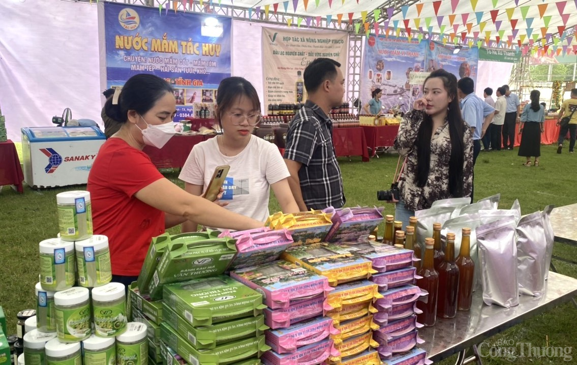 Thanh Hóa: Hàng loạt sản phẩm OCOP hội tụ tại Phiên chợ thực phẩm an toàn năm 2024 Thanh Hóa: Hàng loạt sản phẩm OCOP hội tụ tại Phiên chợ thực phẩm an toàn năm 2024