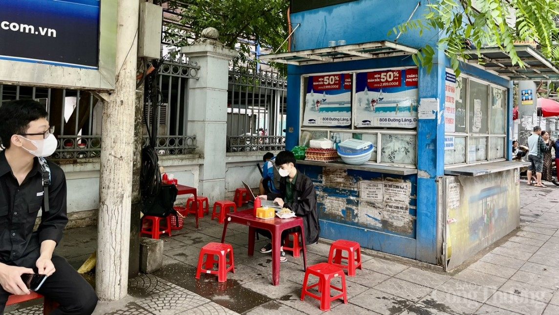 Hà Nội: Nhiều nhà chờ xe buýt bị chiếm dụng thành điểm tập kết phế liệu Hà Nội: Nhiều nhà chờ xe buýt bị chiếm dụng thành điểm tập kết phế liệu