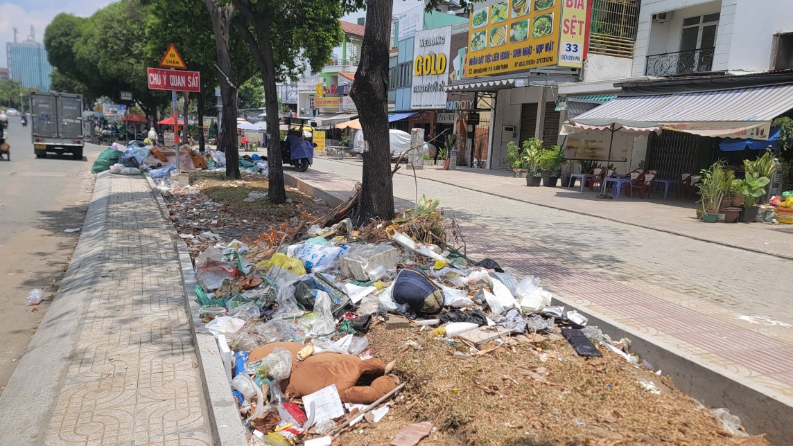 TP. Hồ Chí Minh: Nguy cơ mất an toàn tại Dự án nâng cấp vỉa hè đường Điện Biên Phủ