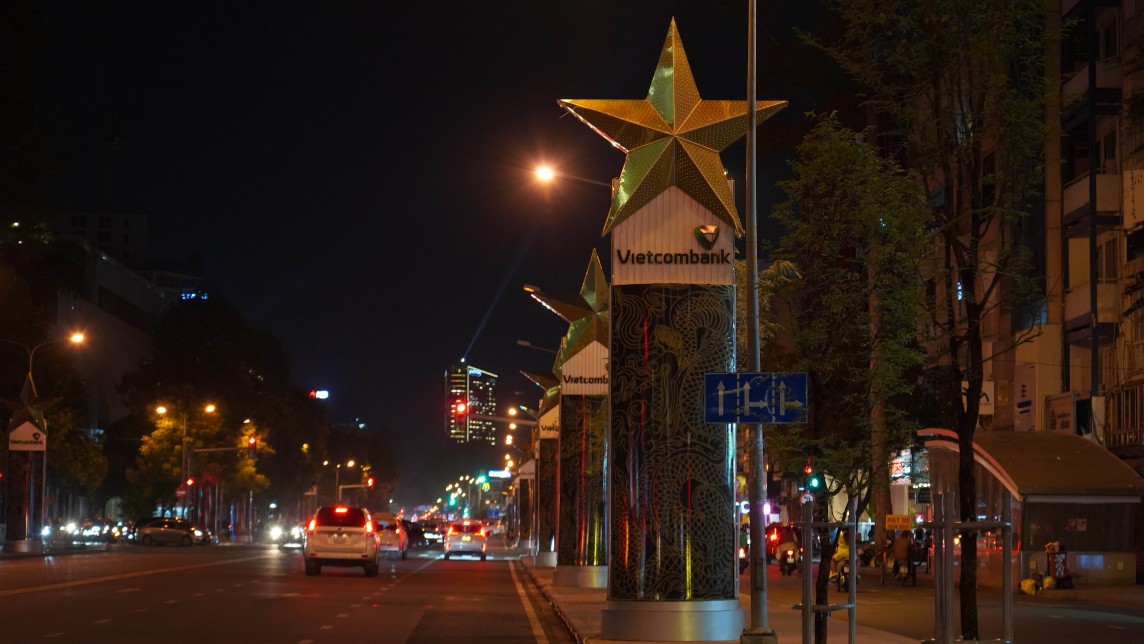 TP. Hồ Chí Minh: Hàng loạt biển quảng cáo lớn tắt điện sau 22 giờ để tiết kiệm điện