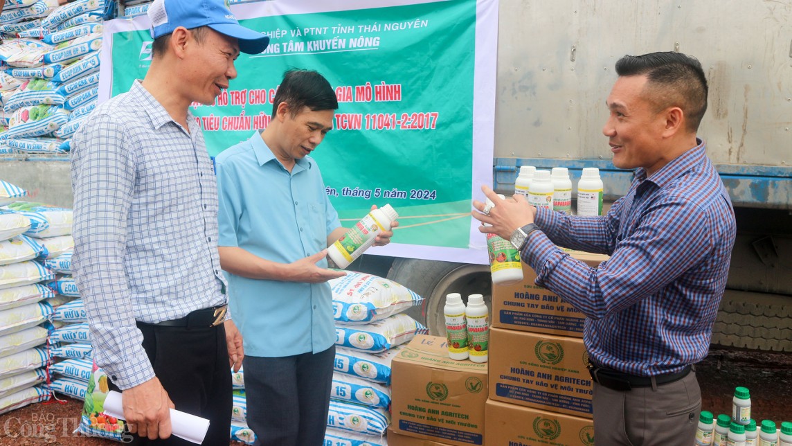 Thái Nguyên: Hỗ trợ hàng trăm tấn vật tư cho các hợp tác xã sản xuất chè hữu cơ