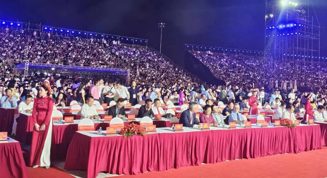 Hải Phòng: Rực sáng pháo hoa Lễ hội Hoa Phượng Đỏ 2024 – Bừng sáng miền di sản 2024 Hải Phòng: Rực sáng pháo hoa Lễ hội Hoa Phượng Đỏ 2024 – Bừng sáng miền di sản 2024