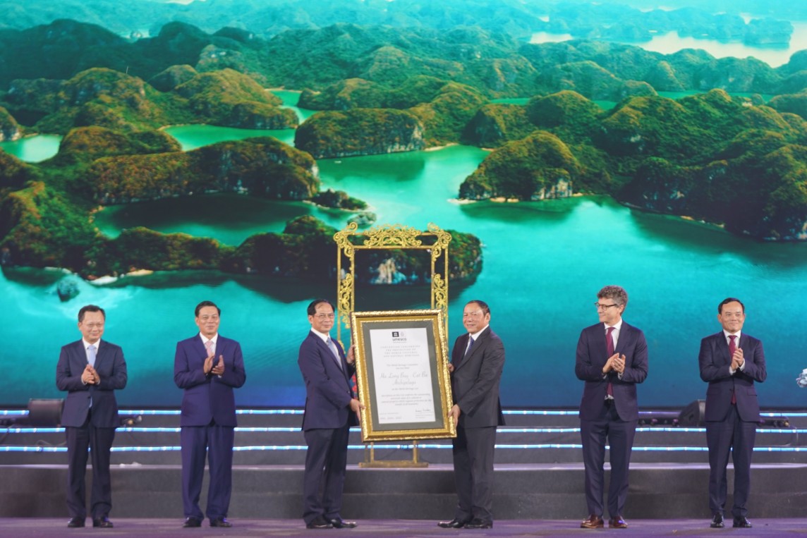 Hải Phòng: Rực sáng pháo hoa Lễ hội Hoa Phượng Đỏ 2024 – Bừng sáng miền di sản 2024 Hải Phòng: Rực sáng pháo hoa Lễ hội Hoa Phượng Đỏ 2024 – Bừng sáng miền di sản 2024