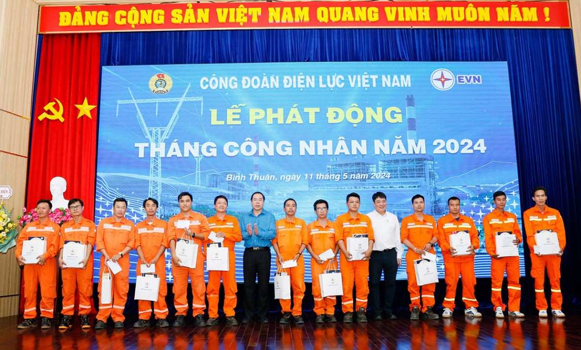 Ngành điện phát động Tháng Công nhân và Tháng hành động về An toàn vệ sinh lao động năm 2024