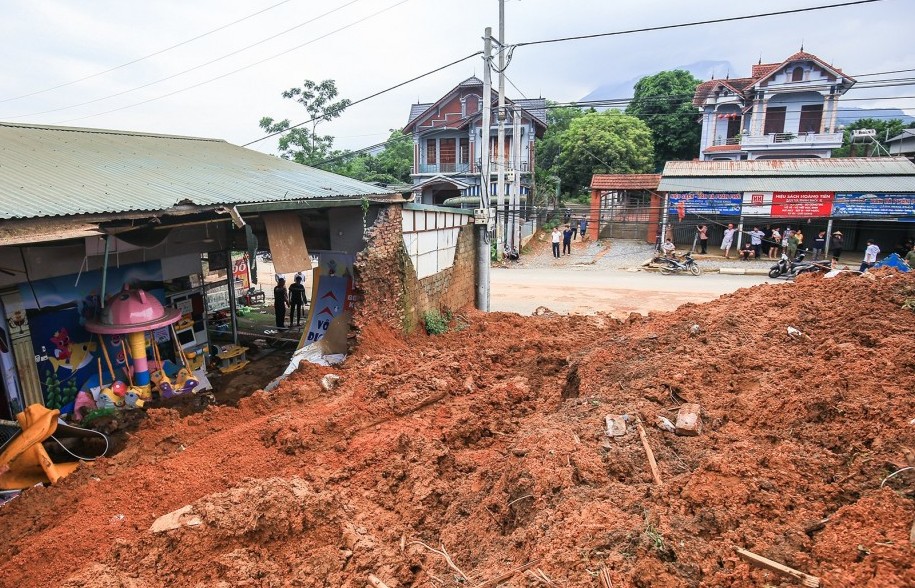 Hà Nội: Làm rõ trách nhiệm trong vụ sập tường khiến 3 bé gái tử vong