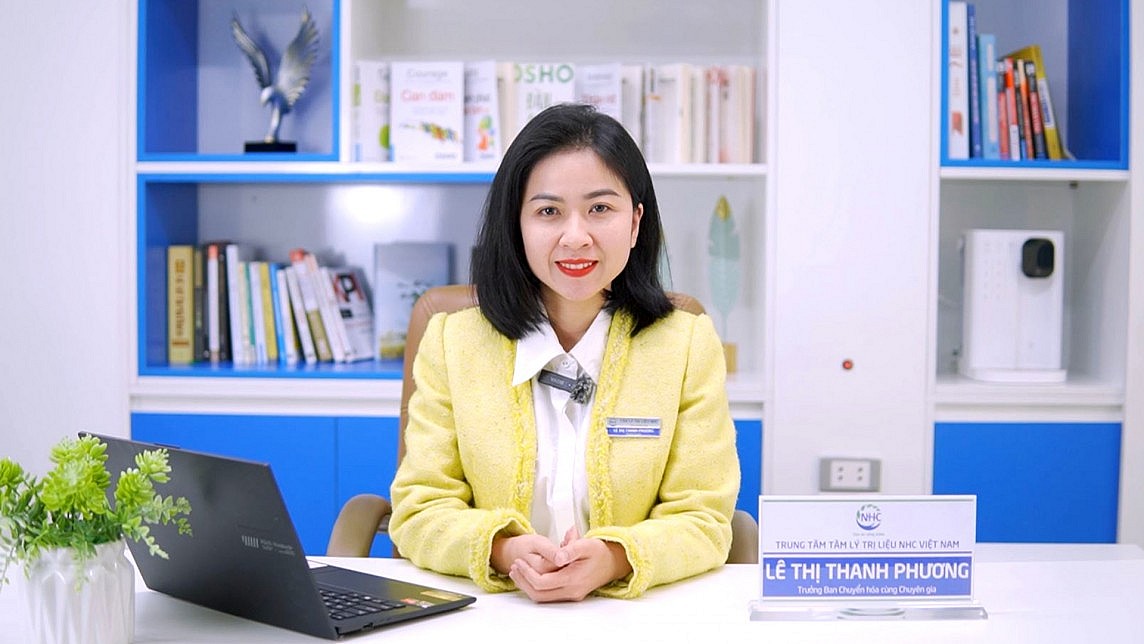 Chuyên gia Tâm lý trị liệu Lê Thị Thanh Phương, tại Trung tâm Tâm lý trị liệu NHC Việt Nam