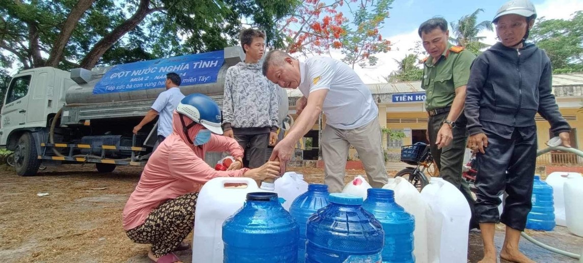 Những “Giọt nước nghĩa tình” giữa cao điểm hạn mặn tại miền Tây