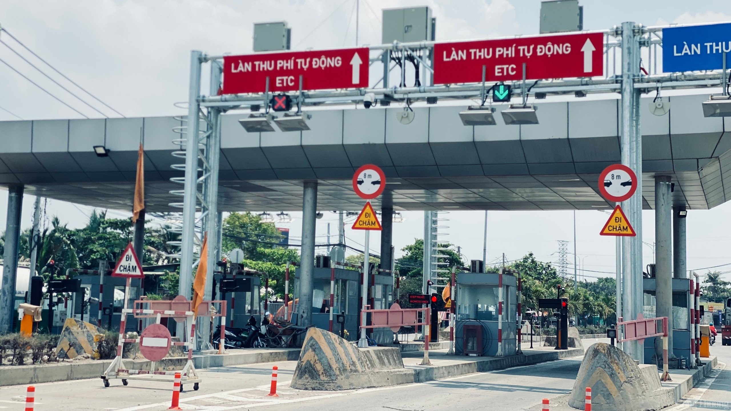 TP. Hồ Chí Minh: Cận cảnh trạm BOT Phú Hữu đặt trên con đường độc đạo, khiến người dân phản đối