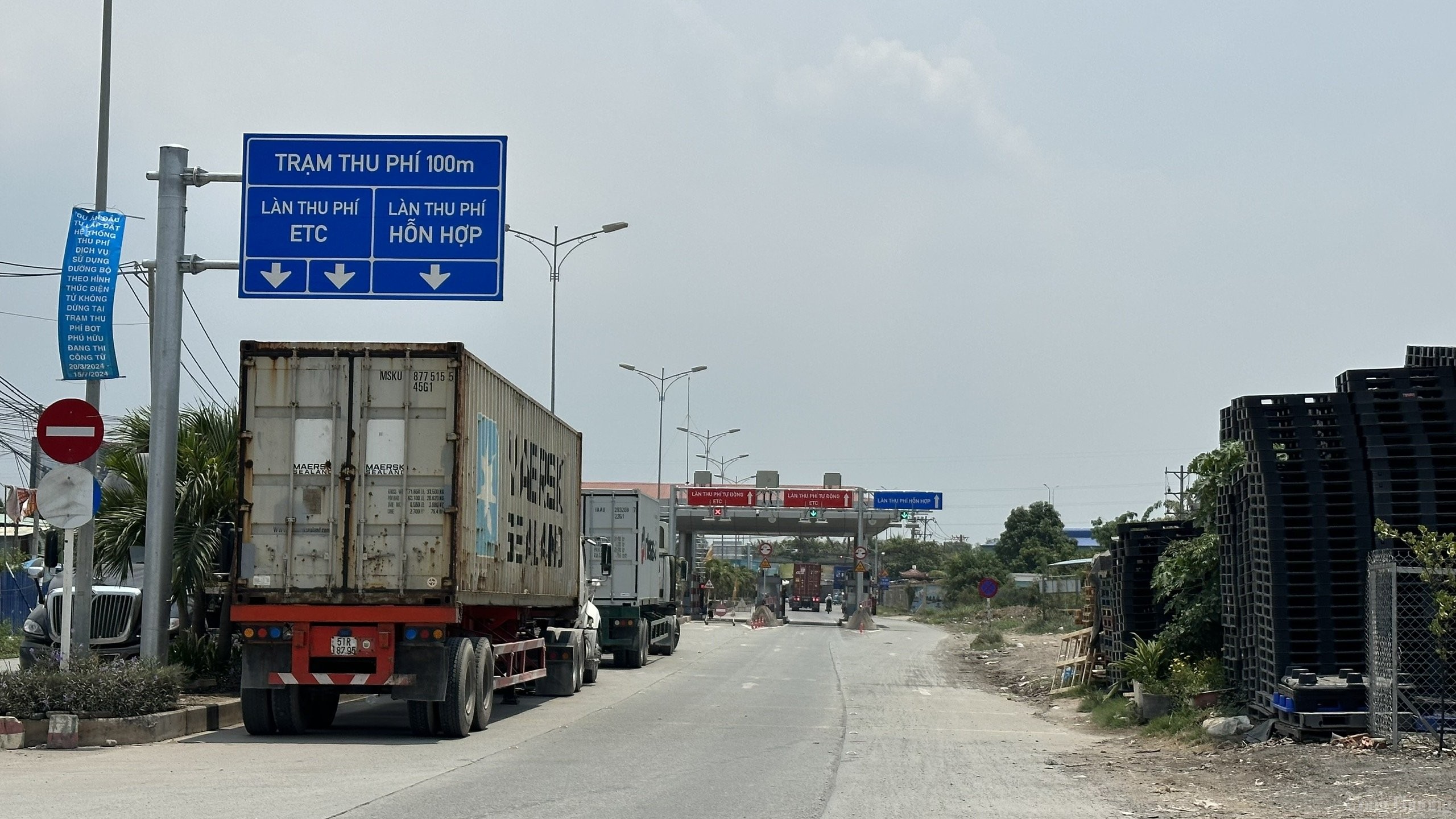 TP. Hồ Chí Minh: Cận cảnh trạm BOT Phú Hữu đặt trên con đường độc đạo, khiến người dân phản đối