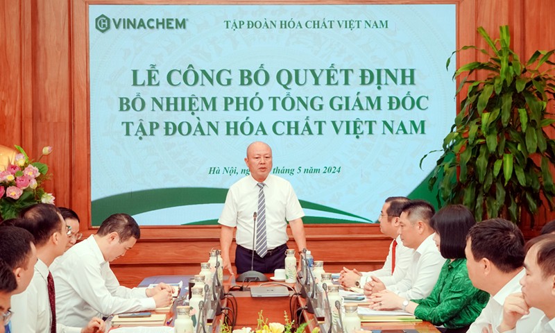 Đồng chí Nguyễn Phú Cường, Bí thư Đảng ủy, Chủ tịch HĐTV Tập đoàn phát biểu giao nhiệm vụ