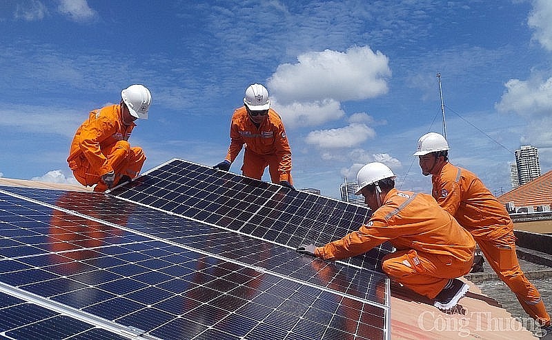 TP. Hồ Chí Minh: Đầu tư 650 tỷ đồng lắp đặt điện mặt trời áp mái cho 440 trụ sở công