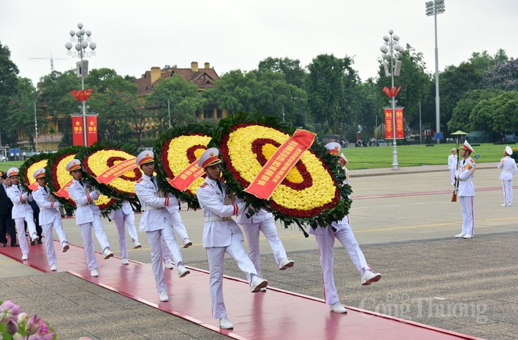 Lãnh đạo Đảng, Nhà nước vào Lăng viếng Chủ tịch Hồ Chí Minh nhân kỷ niệm Ngày sinh của Người