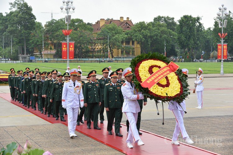 Lãnh đạo Đảng, Nhà nước vào Lăng viếng Chủ tịch Hồ Chí Minh nhân kỷ niệm Ngày sinh của Người