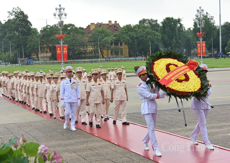 Lãnh đạo Đảng, Nhà nước vào Lăng viếng Chủ tịch Hồ Chí Minh nhân kỷ niệm Ngày sinh của Người