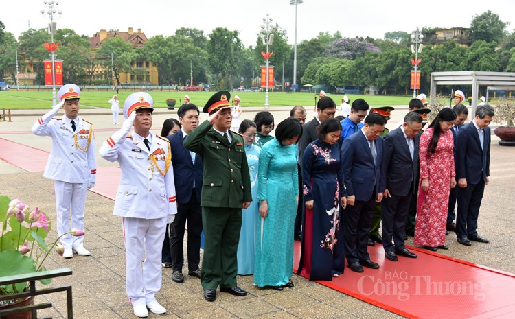 Lãnh đạo Đảng, Nhà nước vào Lăng viếng Chủ tịch Hồ Chí Minh nhân kỷ niệm Ngày sinh của Người