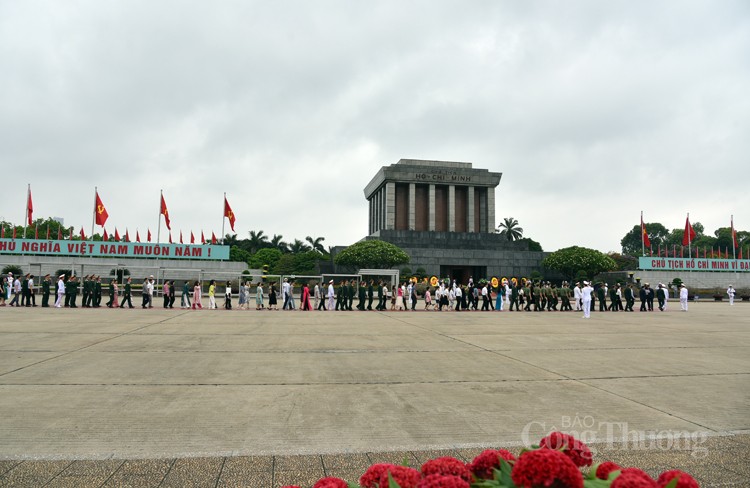 Lãnh đạo Đảng, Nhà nước vào Lăng viếng Chủ tịch Hồ Chí Minh nhân kỷ niệm Ngày sinh của Người