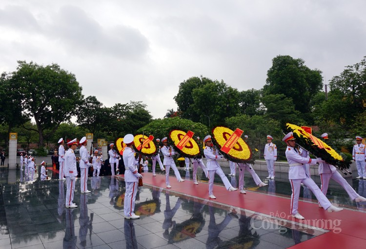 Lãnh đạo Đảng, Nhà nước vào Lăng viếng Chủ tịch Hồ Chí Minh nhân kỷ niệm Ngày sinh của Người