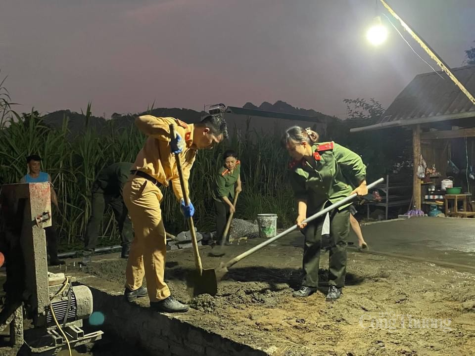 Cảnh sát giao thông Tuyên Quang lan toả nghĩa cử cao đẹp Cảnh sát giao thông Tuyên Quang lan toả nghĩa cử cao đẹp
