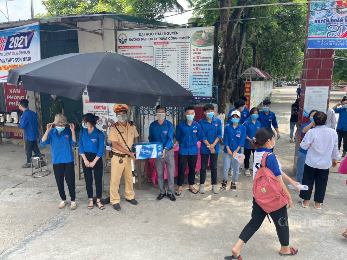 Cảnh sát giao thông Tuyên Quang lan toả nghĩa cử cao đẹp Cảnh sát giao thông Tuyên Quang lan toả nghĩa cử cao đẹp