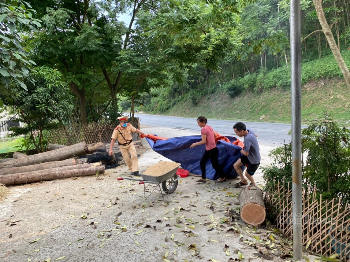 Cảnh sát giao thông Tuyên Quang lan toả nghĩa cử cao đẹp