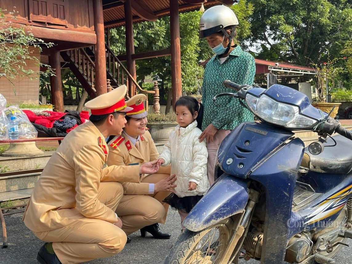 Cảnh sát giao thông Tuyên Quang lan toả nghĩa cử cao đẹp