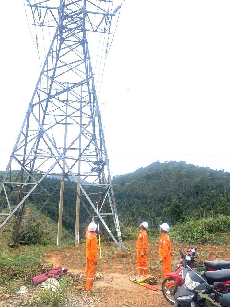 Lào Cai: Củng cố lưới điện trong mùa nắng nóng, mưa bão