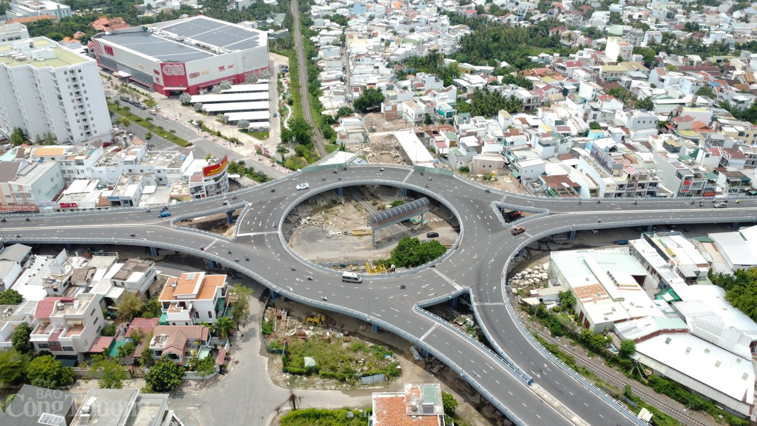 út giao Ngọc Hội (TP. Nha Trang) chưa thi công nhánh thứ 4 do vướng mặt bằng. Ảnh: Đức Thảo