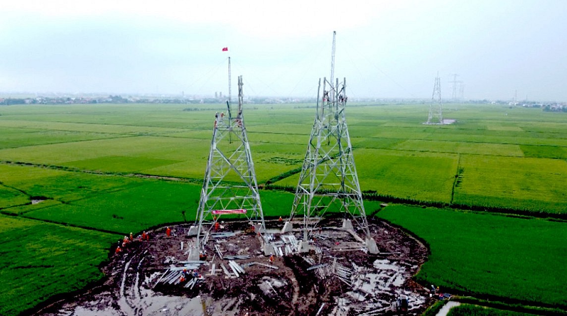 Thi công đường dây 500kV mạch 3: EVNNPT huy động thêm 800 nhân lực hỗ trợ